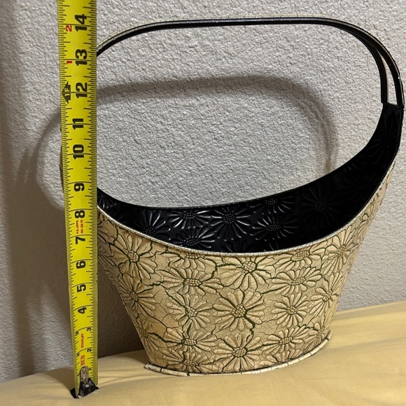 Elegant Daisy Metal Embossed Tan & Black Metal decorative piece - Picture 4 of 5